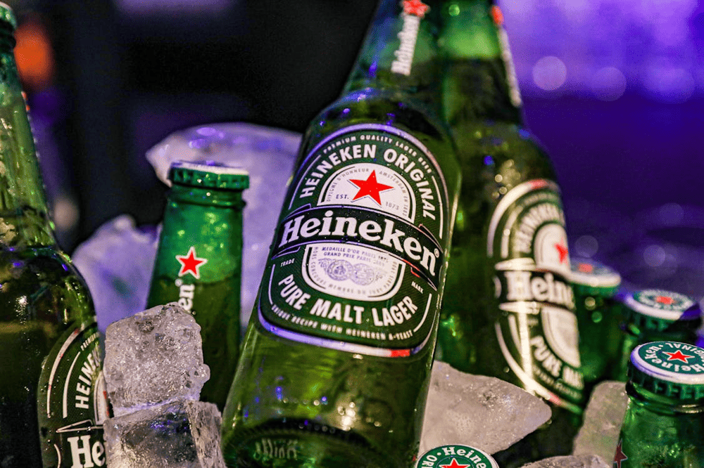 Vietnamese urban professionals increasingly choose Heineken for its international brand recognition and refined taste (Source: Pexels)